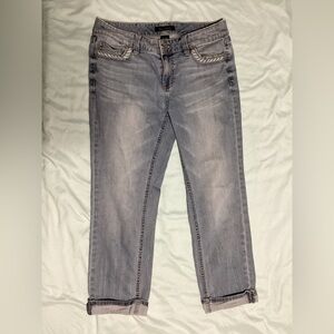 White House Black Market Blanc Light Wash Capri Jeans Size 4